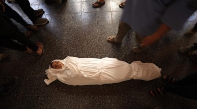 طائرة مسيرة تقصف مواطنين فلسطينيين في خانيونس