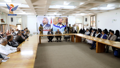 رئيس الوزراء يزور وزارة الخدمة المدنية والتطوير الإداري 