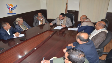 لجنة الطوارئ بمحافظة صنعاء تناقش الاستعدادات لتفادي أضرار السيول