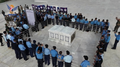 قيادات شرطة المرور تزور ضريح شهيد القرآن بصعدة