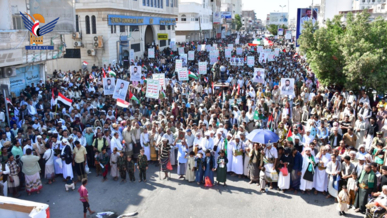 طوفان بشري في 135 ساحة بالحديدة دعما لغزة واعلان النفير في مواجهة الأعداء