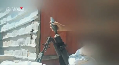 المقاومة تضرب آليات الاحتلال وتجمعاته في خان يونس جنوبي قطاع غزة