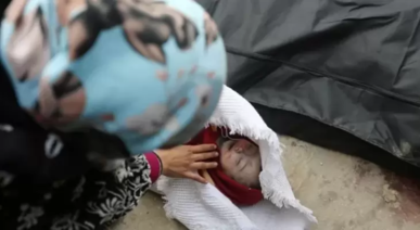 استشهاد رضيع رابع في قطاع غزة  بسبب البرد القارس