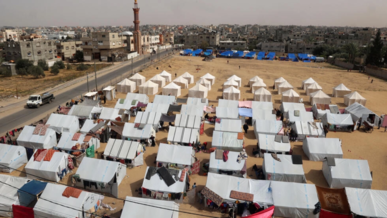 ماهي منطقة "المواصي" التي دفع الجيش "الإسرائيلي" آلاف النازحين إليها؟