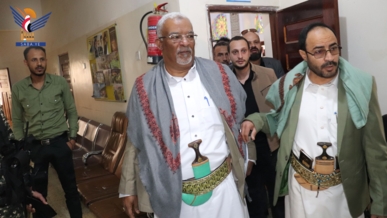 باجعالة يطلع على سير العمل بفرع مكتب الشؤون الاجتماعية في الأمانة 