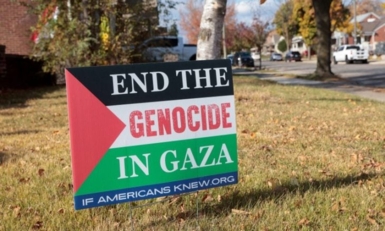 طالبة من أصل فلسطيني في أمريكا تقاضي مدرّسة أهانتها لرفضها أداء قسم الولاء