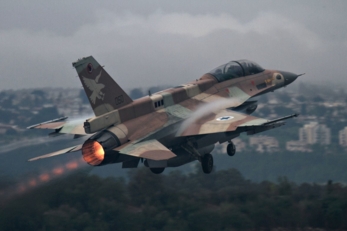 طيران العدو الإسرائيلي ينتهك الأجواء السورية ويحلّق في ريف درعا