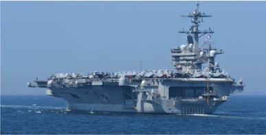 هكذا غادرت حاملة الطائرات "فينسون"...وهكذا تغيب البحرية الأمريكية عن البحر الأحمر