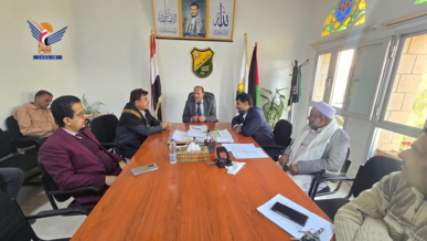 مناقشة آلية تنفيذ مشروع المعرض الدائم للأسر المنتجة بجامعة صنعاء