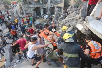 استشهاد أربعة فلسطينيين في قصف العدو الصهيوني حي الشجاعية شرق غزة