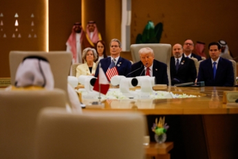 "نيويورك تايمز": دول الخليج تشكّك بالحماية الأميركية بعد الهجوم الإسرائيلي على قطر "نيويورك تايمز": دول الخليج تشكّك بالحماية الأميركية بعد الهجوم الإسرائيلي على قطر
