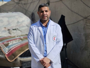 السلطات الصهيونية تمنع مدير مستشفيات غزة الميدانية من لقاء محاميه وتجدد اعتقال مدير مستشفى العودة