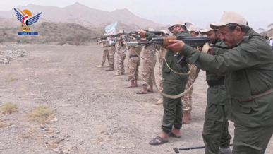 قيادات ذمار تختتم دورة تأهيلية بمناورة عسكرية