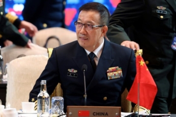 وزير الدفاع الصيني يدعو نظيره الأميركي لإرساء ثقة متبادلة بين البلدين وزير الدفاع الصيني يدعو نظيره الأميركي لإرساء ثقة متبادلة بين البلدين