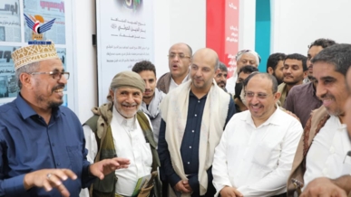 نائب وزير الاتصالات يزور معرض شهيد القرآن بالحديدة