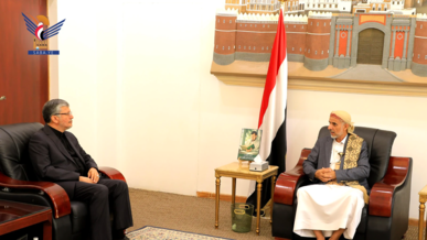 العلامة مفتاح يناقش مع السفير الإيراني بصنعاء سبل تعزيز علاقات التعاون