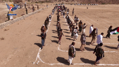 عرض شعبي لعشر سرايا من قوات التعبئة في مديرية بدبدة بمأرب