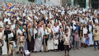 مسيرات جماهيرية حاشدة في حجة إحياء لذكرى استشهاد الإمام الحسين