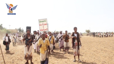 عرض شعبي لخريجي دورات "طوفان الأقصى" بالمنصورية بالحديدة