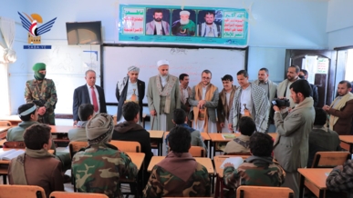 الرئيس المشاط يتفقد أنشطة الدورات الصيفية بمدرستي القدس والشهيد عبدالله علي مصلح