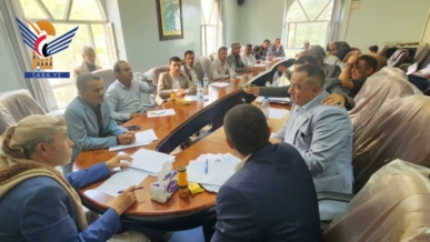 مناقشة الوضع التشغيلي لمؤسسة المياه بمحافظة إب