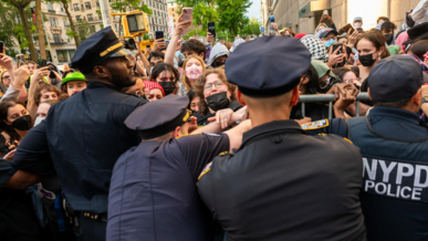 جامعة كولومبيا الأمريكية توقف نحو 65 طالبا عن الدراسة مؤقتا بسبب احتجاج مؤيد للفلسطينيين