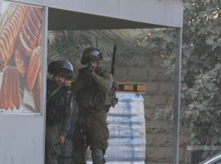 إصابة طفلين فلسطينيين برصاص العدو الإسرائيلي خلال اقتحامه مخيم الجلزون شمال رام الله