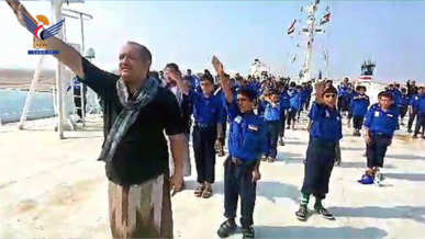 أنشطة كشفية على متن السفينة "جلاكسي ليدر" لطلاب الدورات الصيفية بالحديدة