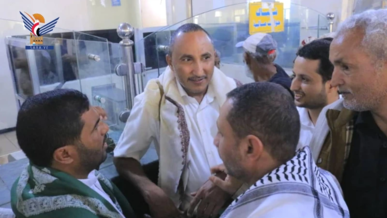 محافظ الحديدة يدّشن مشروع صرف المساعدات النقدية لأكثر من 60 ألف مستفيد