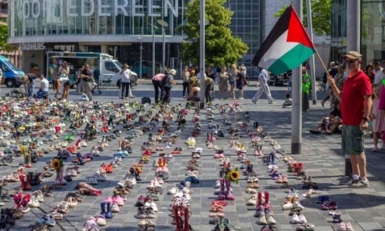 وقفة في هولندا لإحياء ذكرى أطفال غزة ضحايا الإبادة الإسرائيلية