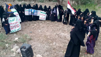 وقفات نسائية في عدد من مديريات الحديدة دعماً لغزة وتنديداً بالتطبيع والخيانة