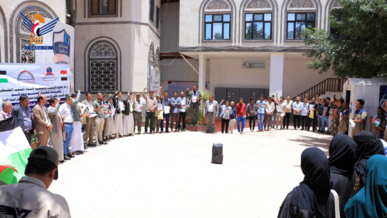 وقفة تضامنية مع الشعب الفلسطيني في كلية طب الأسنان بالجامعة الإماراتية