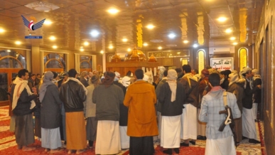 قيادات محلية ووجهاء من مديرية شعوب تزور ضريح الشهيد القائد بصعدة