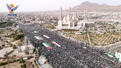 طوفان بشري بالعاصمة صنعاء في مسيرة "ثباتاً مع غزة.. سنصعد في مواجهة جريمة الإبادة والتجويع"