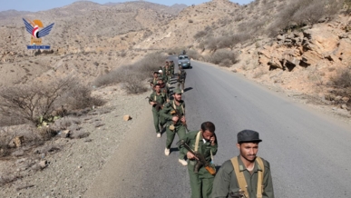  حجة.. مسير ومناورة لمنتسبي القطاع الأمني في مديرية كُشر