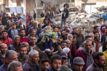 مئات الفلسطينيين يتظاهرون في غزة ويطالبون بإيقاف حرب الإبادة الجماعية