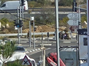 مقتل صهيوني وإصابة 8 آخرين بعملية دهس وطعن قرب مستوطنة في الضفة الغربية