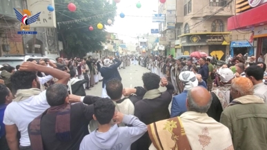 أبناء العاصمة يؤكدون تمسكهم بالمشروع القرآني والبراءة من الأعداء