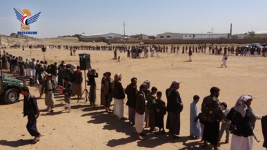 وقفة لأبناء مديرية بني الحارث لإعلان النفير العام وتشييع شهداء جريمة ثقبان