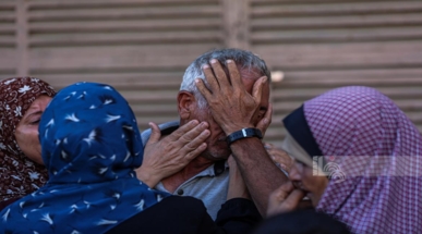 شهداء وجرحى فلسطينيين في قصف العدو الإسرائيلي دير البلح وخان يونس