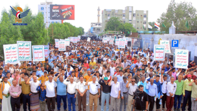 مسيرة لطلاب الجامعات والمعاهد المهنية بالحديدة نصرة لغزة   