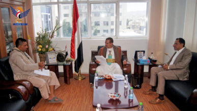 وزير النقل يؤكد حرص اليمن على سلامة الكابلات البحرية وتقديم التسهيلات لصيانتها