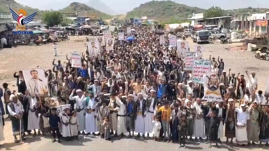 أبناء ريمة يحتشدون في 80 مسيرة تأكيدًا على الثبات مع غزة واحتفالًا بهزيمة أمريكا 