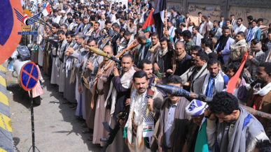 مسير شعبي مسلح في مديرية الثورة بأمانة العاصمة نصرة لابناء غزة