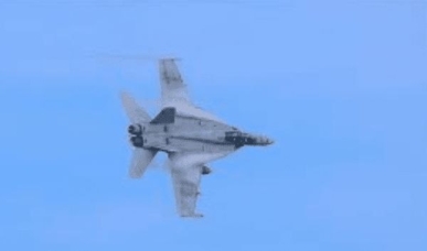 صحفي أمريكي ينشر صورة تدمير إيران لطائرة مقاتلة تنكر السنتكوم إسقاطها