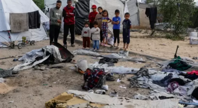 استشهاد أربعة فلسطينيين بقصف للعدو الصهيوني على خيمة نازحين غرب خان يونس