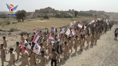 مسير طلابي بعزلة الشرف في مديرية ريف البيضاء تضامناً مع غزة  