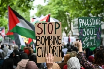 "ميدل ايست": النظامان السعودي والصهيوني متشابهان في قتلهما للأبرياء