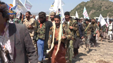 عرض شعبي لخريجي دورات التعبئة بمديرية بعدان في إب