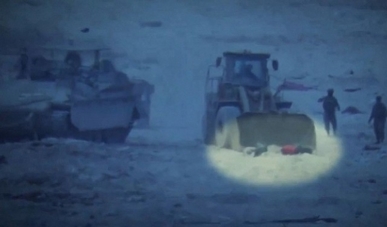 جيش العدو الصهيوني يعترف بقتل فلسطينييْن ودفن جثتيهما بجرافة